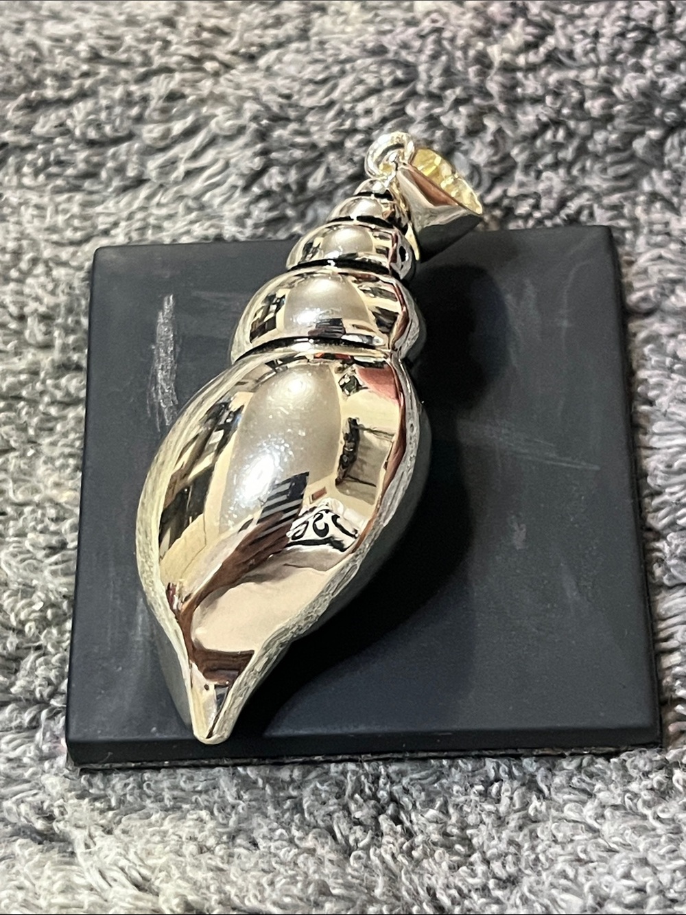 Polished Silver Shell Pendant Necklace - Women Jewelry
